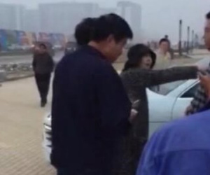 Tài tử "Thiên long bát bộ" mất mặt vì vợ chửi bới giữa phố