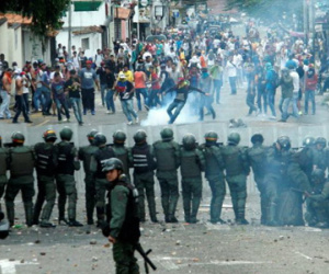 Nổ súng ở biểu tình chống chính phủ Venezuela, một cảnh sát thiệt mạng