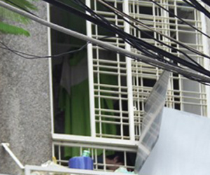 Rơi từ lầu 3, bé trai 5 tuổi bị hàng rào sắt đâm thấu ngực