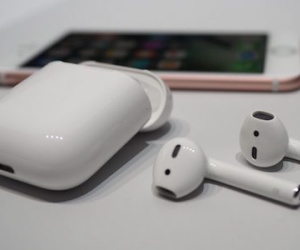 Tai nghe không dây thông minh của Apple trễ hẹn