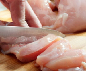3 thực phẩm dễ gây ngộ độc nếu không nấu chín kỹ