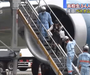 34 học sinh Nhật sau khi bay từ Việt Nam về nước đã phải cấp cứu ngay tại sân bay