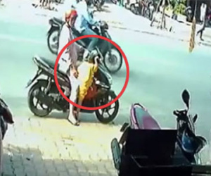 Clip: Quên tắt máy, cả mẹ và con bị xe kéo vọt trên đường