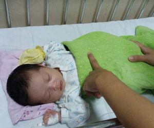 Hà Nội: Sản phụ 25 tuổi bỏ lại con gái sơ sinh tại bệnh viện rồi biến mất bí ẩn