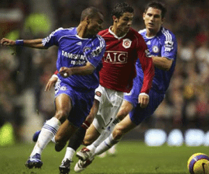 Ronaldo xem Ashley Cole là đối thủ khó chịu nhất