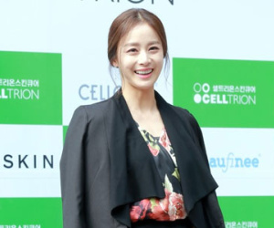 Kim Tae Hee, Ha Ji Won tuổi U40 trẻ như thiếu nữ đôi mươi