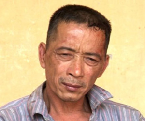 Lái xe ba gác chở hàng lậu chém cảnh sát bị thương