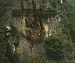 Trực thăng vỡ nát trên bầu trời Việt Nam ở bom tấn "Kong: Skull Island"