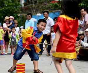 Múa lân, đấu võ, cờ người nhộn nhịp phố đi bộ Sài Gòn