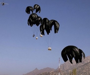 Mỹ vừa thả dù một số lượng lớn vũ khí cho phiến quân IS ở Iraq