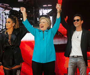 Clinton kêu gọi bỏ phiếu sớm trên sân khấu ca nhạc cùng Jennifer Lopez