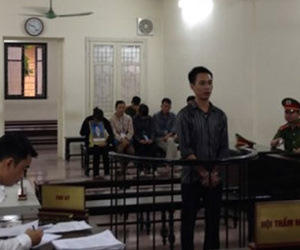 Đâm chết bạn nhậu vì dám cắt tiết gà chọi của mình