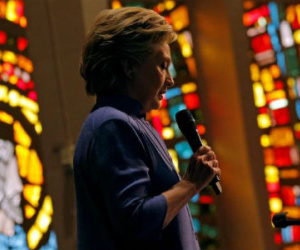 FBI được cấp phép điều tra vụ email của bà Clinton