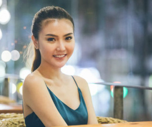 Gia cảnh nợ nần, ba bán vé số của tân Nữ hoàng Ngọc Duyên