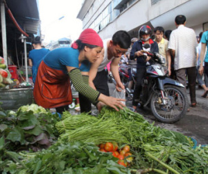 Giá rau xanh tại TP.HCM tăng vọt