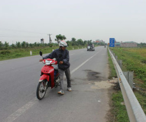 Hiện trường nơi người phụ nữ đi xe SH bị chém tử vong