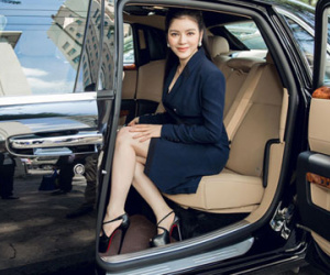 Lý Nhã Kỳ ngồi Rolls-Royce 40 tỷ đi sự kiện