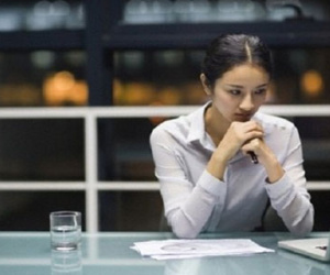 Mất chức vì bị đồng nghiệp đặt lén máy ghi âm