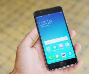 Mở hộp Oppo F1s phiên bản đặc biệt sắp bán tại Việt Nam