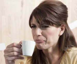 Mối nguy hiểm từ những chiếc cốc trên bàn làm việc