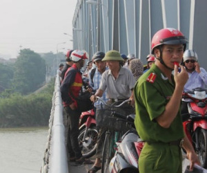 Nghệ An: Nghi vấn cô giáo mầm non bỏ xe trên cầu rồi nhảy sông tự tử