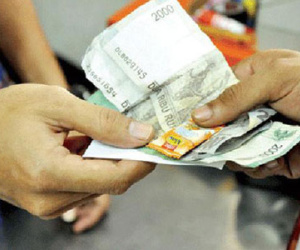 Trả tiền thừa bằng kẹo: Chiêu trò lãi khủng của siêu thị