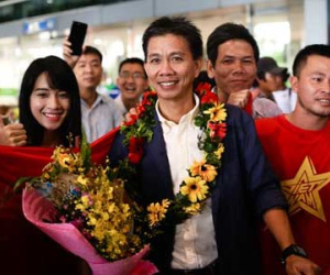 U19 Việt Nam được chào đón nồng nhiệt dưới mưa tầm tã