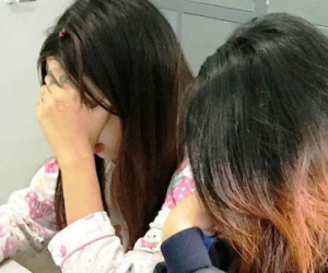 2 thiếu nữ cầm đầu băng nhóm đánh hội đồng nữ sinh bật khóc và xin được tha thứ
