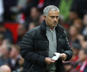 FA buộc tội, Mourinho thấp thỏm chờ án phạt kép