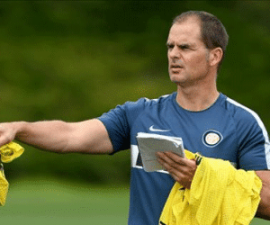 Lãnh đạo Inter họp khẩn, De Boer sắp nhận trát sa thải
