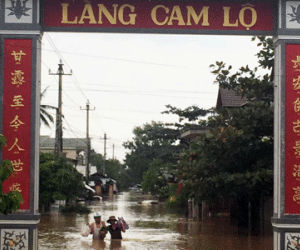 Lũ lên bất ngờ nhấn chìm nhiều khu vực trung tâm Cam Lộ