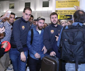 Messi cùng dàn sao Barca sành điệu đổ bộ sân bay Manchester