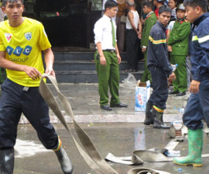 Giải cứu bé trai 12 tuổi trong ngôi nhà bị cháy