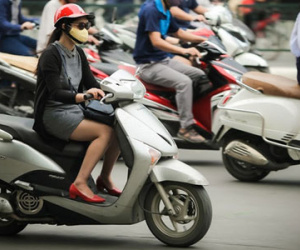 Gió lạnh đầu đông, chị em ra phố xúng xính với mốt... trên đông dưới hè