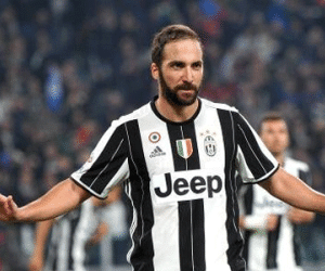 Juventus - Lyon: Tấm vé trao tay