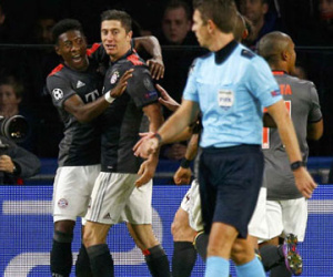 Lewandowski lập cú đúp, Bayern vào vòng 1/8 Champions League