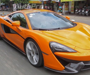 "Tóm gọn" McLaren 570S thứ 2 tại Việt Nam khoe dáng trên phố Sài thành