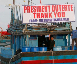 Tổng thống Duterte tiễn ngư dân Việt Nam bị bắt về nước