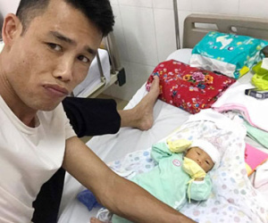 Hiệp Gà khoe ảnh con trai giống mình như đúc