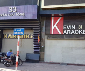 Nhiều dãy phố karaoke im lìm sau vụ cháy