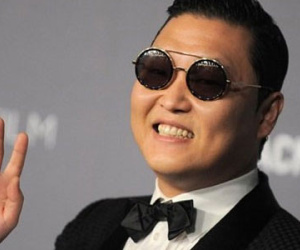 Psy lũng đoạn showbiz Hàn nhờ quan hệ bí mật với tổng thống