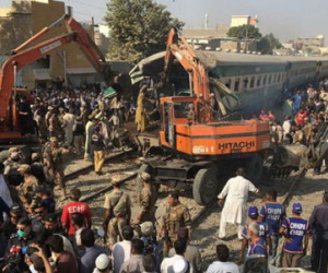 Tàu hỏa đụng nhau ở Pakistan, 17 người chết