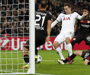 Tottenham thua đối thủ cạnh tranh suất đi tiếp trên sân nhà