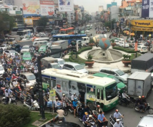 TP. HCM: Ô tô va chạm liên hoàn, cửa ngõ sân bay Tân Sơn Nhất kẹt cứng