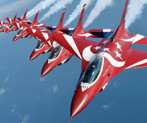 Cho Không quân Singapore thuê căn cứ để luyện tập... được tặng F-16
