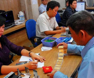 Kéo vàng ra khỏi két dân