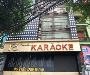 Loạt biển quảng cáo “khủng” hàng trăm triệu ở quán karaoke phải tháo dỡ