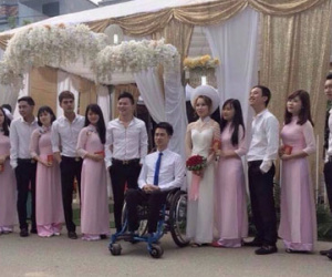 Nghẹn ngào trước tình yêu của cô dâu xinh đẹp bên chú rể bị liệt ở Thái Nguyên
