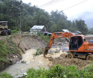 Quảng Nam: Đang thông đường do 50.000m3 đất đá sạt lở vì mưa lũ
