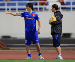 Sợ lỡ AFF Cup, Tuấn Anh chích huyết tương chữa chấn thương